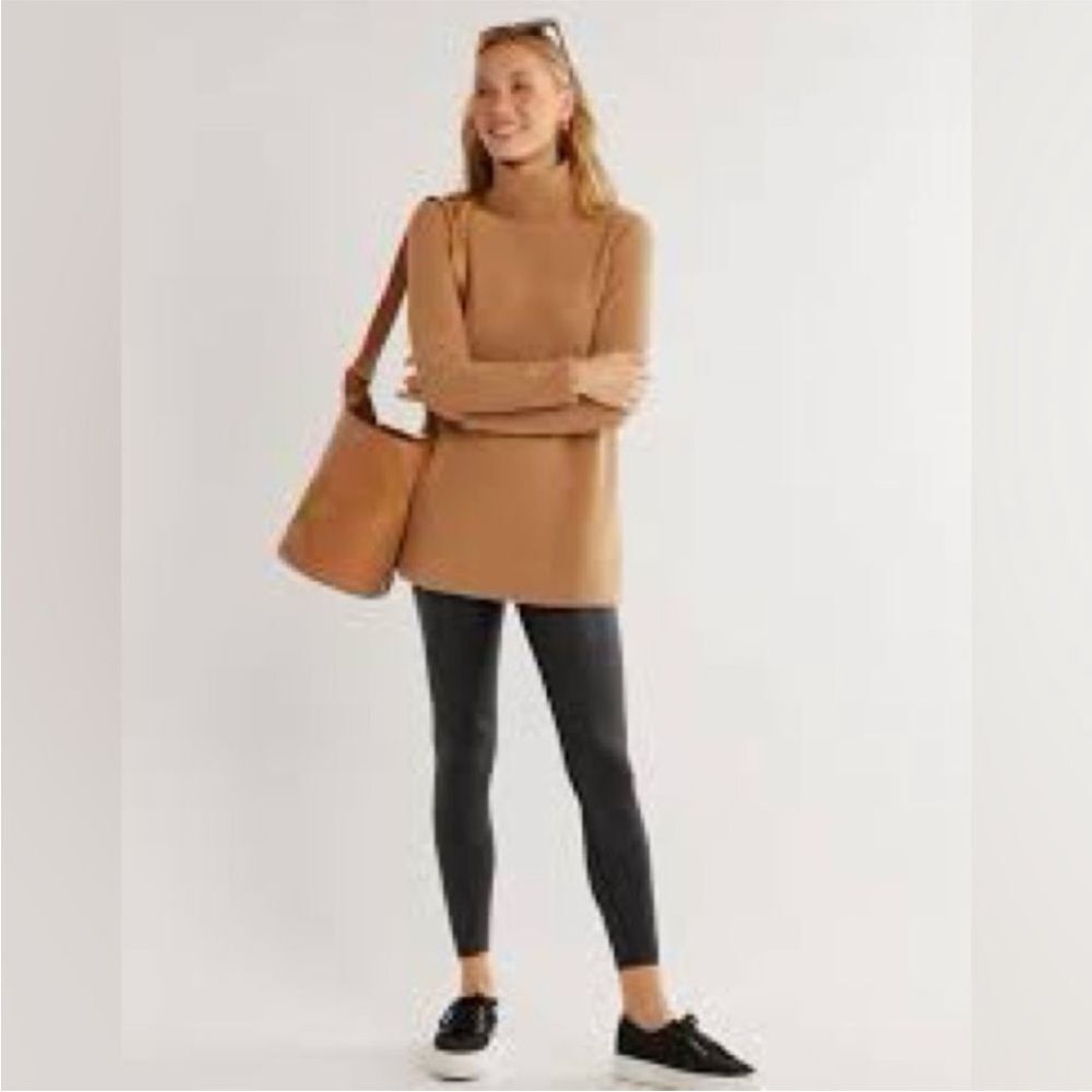 Dudley Stephens Vello Fleece Cobble Hill Turtleneck in Camel Tan S